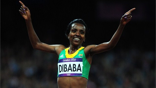 አትሌት ጥሩነሽ ዲባባ በለንደኑ ኦሎምፒክ በ10 ሺህ ሜትር በአንደኝነት ስታሸንፍ Tirunesh Dibaba wins gold in the women's 10,000m final on Day 7 of London 2012.