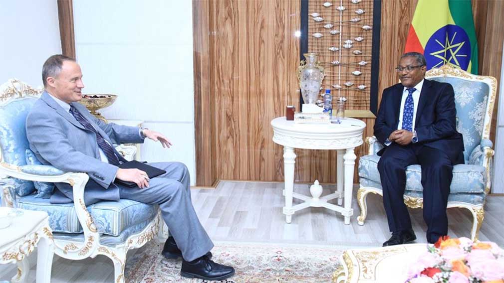 Minister of Foreign Affairs of Ethiopia, H.E. Gedu Andargachew (R) and US ambassador in Ethiopia H.E. Michael Raynor (L), February 13, 2020. (Photo: The Ministry of Foreign Affairs of Ethiopia)