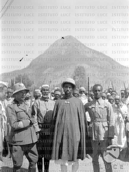የመለስ ዜናዊ አያት እና የጣልያን ባንዳ( ሹምባሽ) ባሻ አስረስ ተሰማ (ፎቶ ከድረ ገጽ)