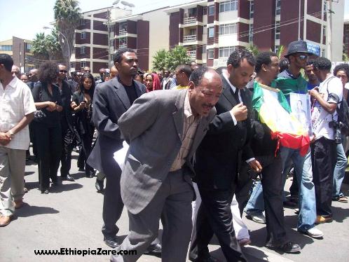 የክቡር ዶ//ር አርቲስት ጥላሁን ገሠሠ ሥርዓተ ቀብር፣ ሚያዝያ 15 ቀን 2001 ዓ.ም.