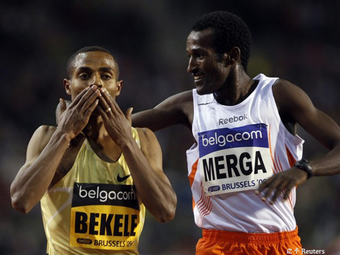 Kenenisa Bekele (L) is congratulated by compatriot Imane Merga after winning the men's 5000m race at the IAAF Golden League Memorial Van Damme athletics meeting in Brussels September 4, 2009.