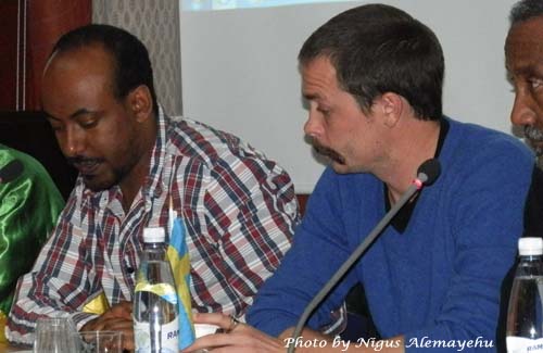 በስዊድን የኢትዮጵያ ስደተኞች ማኅበር አባላት ከጋዜጠኛ ዮሐን ፐርሾን ጋር ተወያዩ