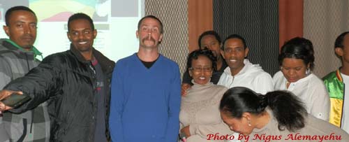 በስዊድን የኢትዮጵያ ስደተኞች ማኅበር አባላት ከጋዜጠኛ ዮሐን ፐርሾን ጋር ተወያዩ