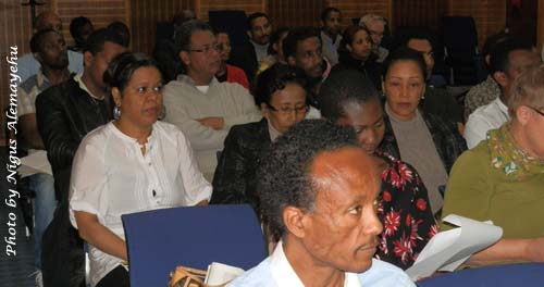 በስዊድን የኢትዮጵያ ስደተኞች ማኅበር አባላት ከጋዜጠኛ ዮሐን ፐርሾን ጋር ተወያዩ