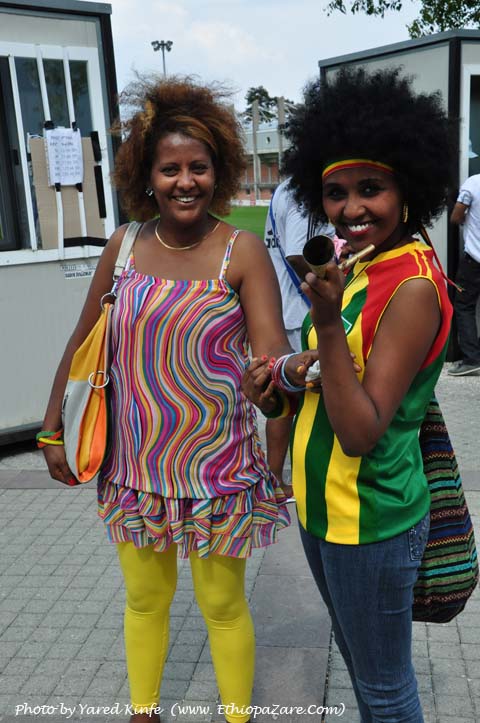 ወጣት ሴት ተሳታፊዎች