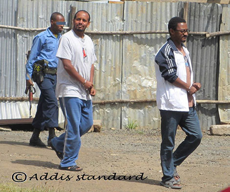 ዛሬ ፍርድ ቤት የቀረቡት ጋዜጠኛ ተስፋዓለም ወልደየስ፣ ዘለዓለም ክብረት፣ ጋዜጠኛ አስማማው ኃይለ ጊዮርጊስ፣ ጋዜጠኛ ኤዶም ካሳዬ፣ ናትናኤል ፈለቀ እና አጥናፉ ብርሃነ Journalist Tesfalem Weldeyes, Zelalem Kibret, journalist Asmamaw H/ghiorgis, journalist Edom Kassaye, Natnael Feleke and Atnaf Berhane