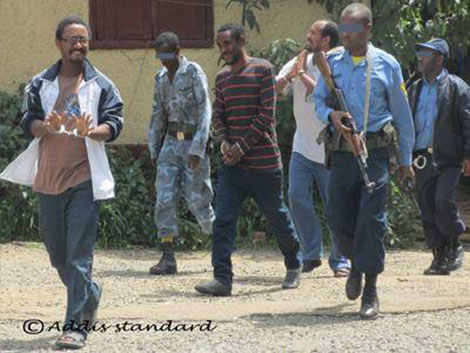 ዛሬ ፍርድ ቤት የቀረቡት ጋዜጠኛ ተስፋዓለም ወልደየስ፣ ዘለዓለም ክብረት፣ ጋዜጠኛ አስማማው ኃይለ ጊዮርጊስ፣ ጋዜጠኛ ኤዶም ካሳዬ፣ ናትናኤል ፈለቀ እና አጥናፉ ብርሃነ Journalist Tesfalem Weldeyes, Zelalem Kibret, journalist Asmamaw H/ghiorgis, journalist Edom Kassaye, Natnael Feleke and Atnaf Berhane