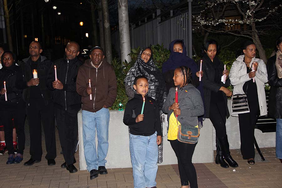 Vancouver vigil, April 25, 2015. በቫንኩቨር የሻማ ማብራት ሥነሥርዓት