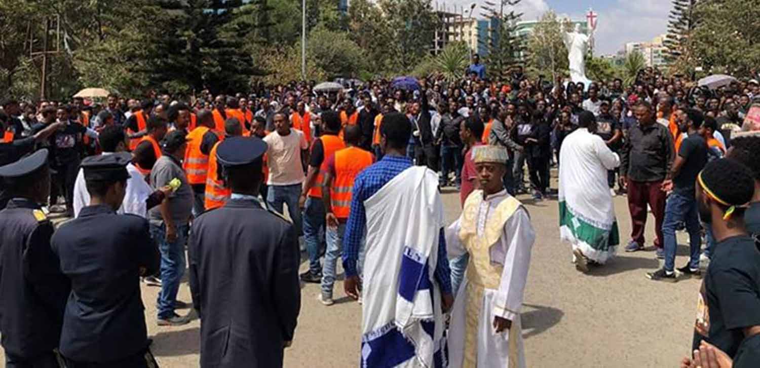 Thousends gather at funeral for 2 youngster killed in 22, Addis Abab. (January 6, 2020)