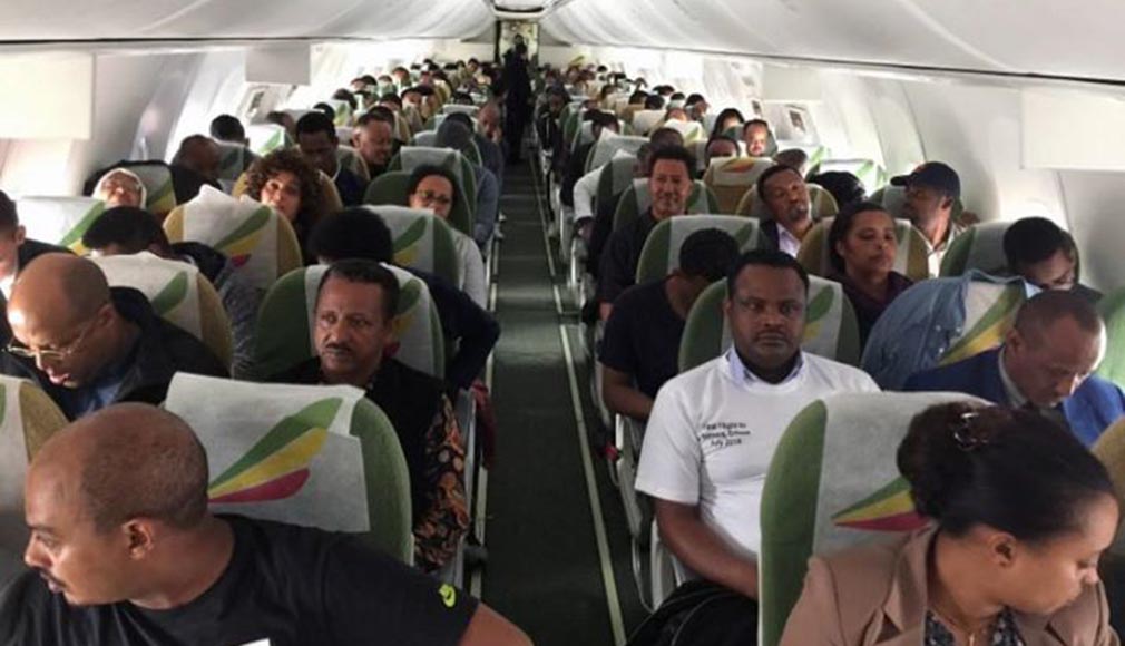 ጠ/ሚኒስትሩ ወደ ኢትዮጵያ ይዘዋቸው ከተመለሱት ጋር በኢትዮጵያ አየር መንገድ አውሮፕላን ውስጥ