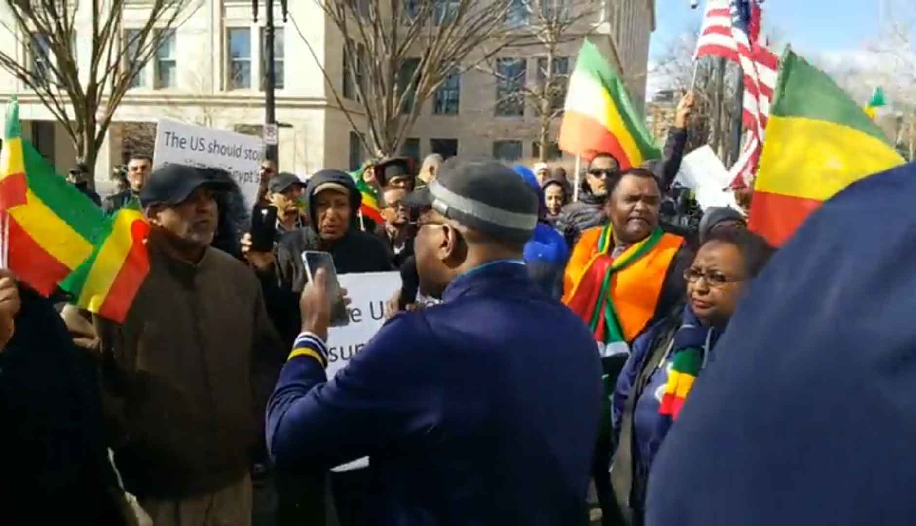 “ድሃ ወገኖቻችን አንጀታቸውን ቋጥረው በሠሩት ግድብ አንደራደርም!”