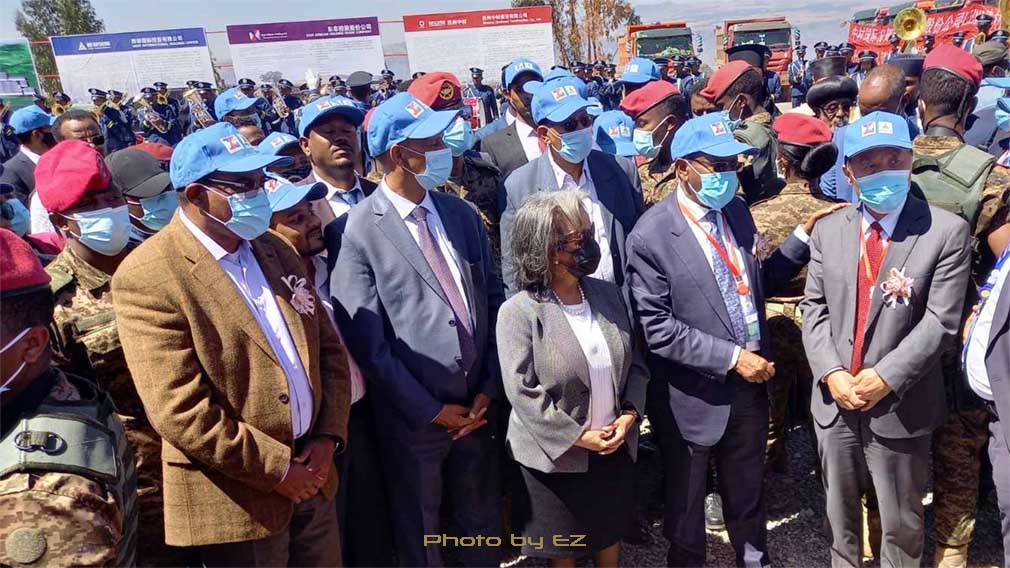 የቀድሞ ጠ/ሚ ኃይለማያም ደሳለኝ፣ የአማራ ክልል ርዕሰ መስተዳድር አቶ አገኘሁ ተሻገር፣ ፕሬዝዳንት ሣህለወርቅ ዘውዴ፣ አቶ ብዙአየሁ ታደለ እና የቻይና ሸሪካቸው የኾነው የቻይና ኩባንያ ተወካ