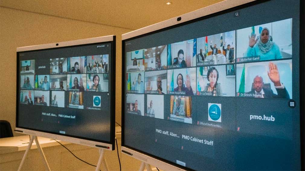 የጠቅላይ ሚኒስትሩ የካቢኔ አባላት ከዶ/ር ዐቢይ አሕመድ ጋር ስብሰባ ሲያካሒዱ የጠቅላይ ሚኒስትሩ የካቢኔ አባላት ከዶ/ር ዐቢይ አሕመድ ጋር ስብሰባ ሲያካሒዱ